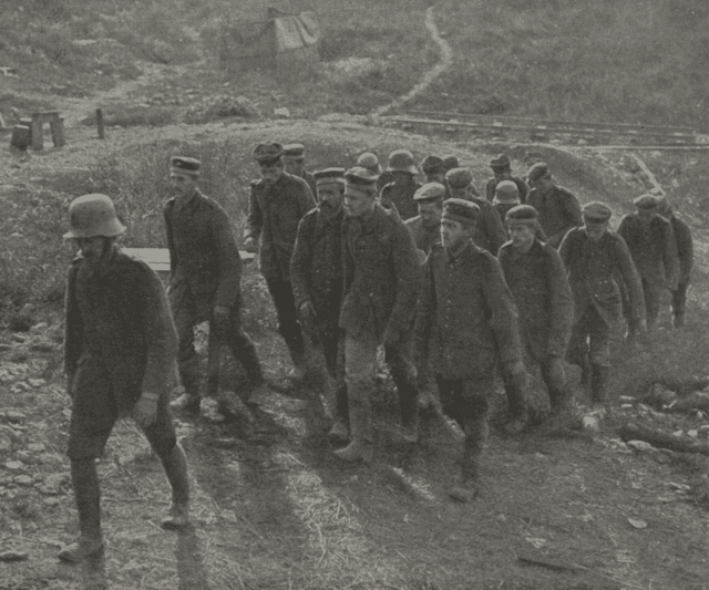 Prisonniers de guerre allemands capturés pendant la bataille de Verdun, 1917